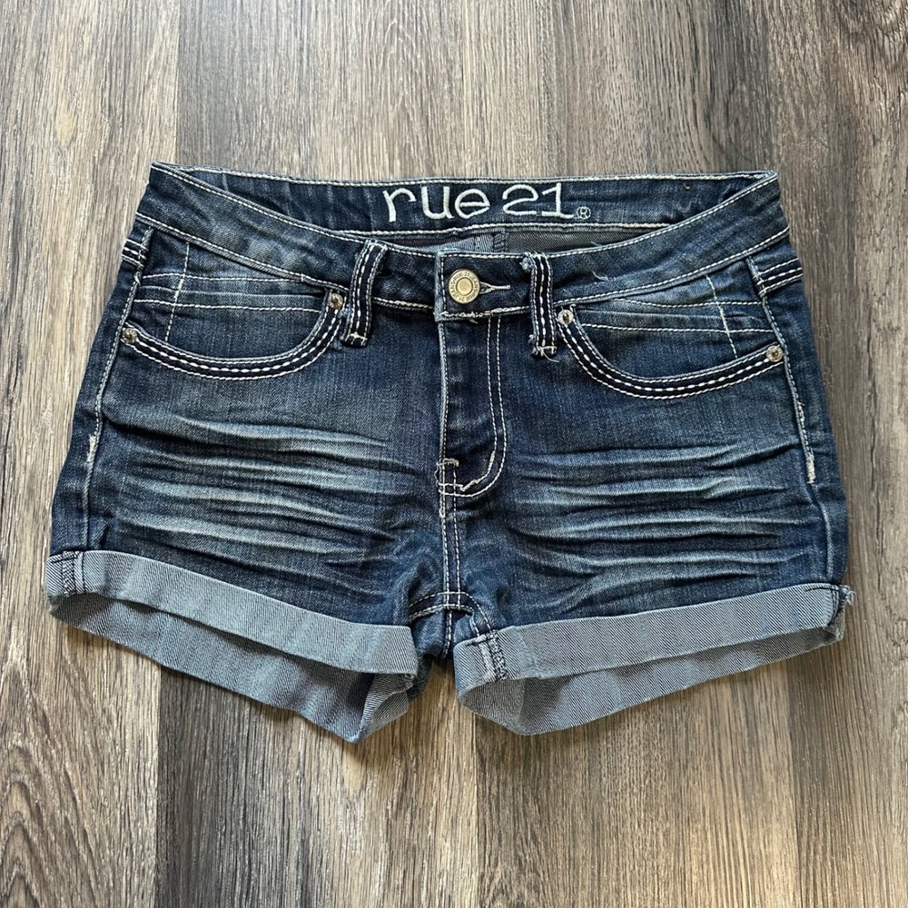 Rue21 Womens Dark Wash Embroidered Back Pocket Denim Shorts Y2K LowRise Size 7/8